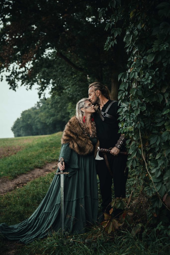 Wikinger-Paarshooting---Pärchenshooting-als-Wikinger--Paar-Fotoshooting-Wikinger